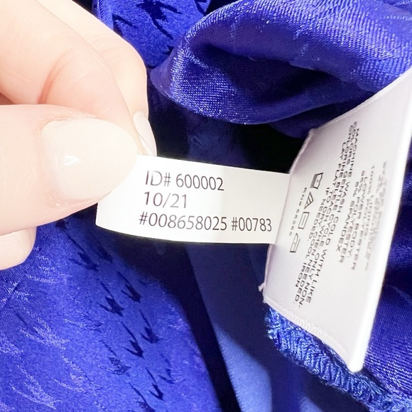 New with Tag Express Women's Royal Blue Satin Houndstooth Wide Sleeve Bodysuit - Picture 16 of 16